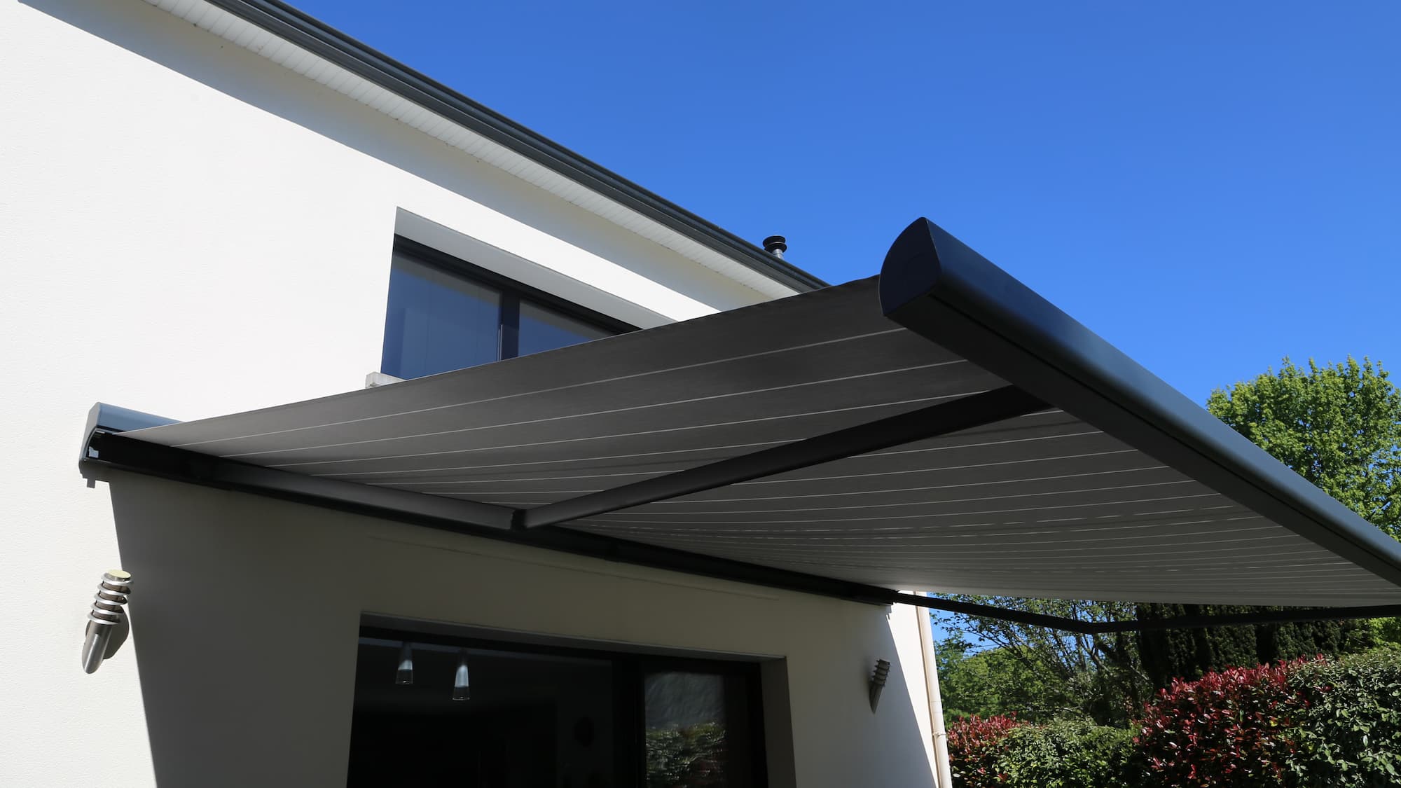 4 avantages insoupçonnés des pergolas à toiles tendues dans votre jardin Saint-Louis