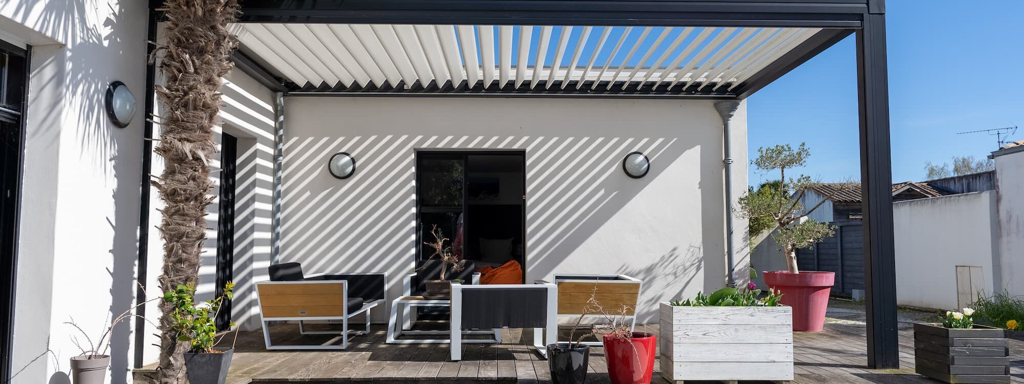 Pergola ou store : quelle solution privil&eacute;gier pour votre terrasse au printemps ? Valentigney